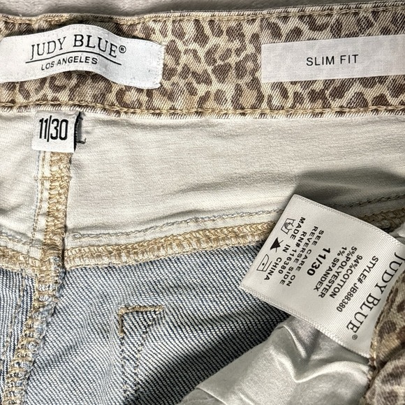 Judy Blue Slim Fit Jeans Women's 11/30 Light Wash Leopard Waistband - Picture 5 of 12